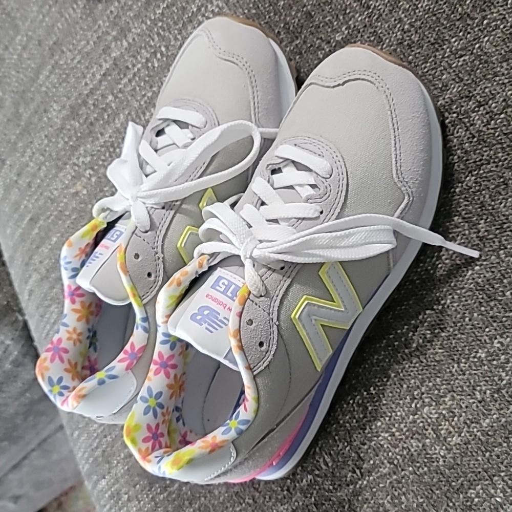 New balance flower sneakers